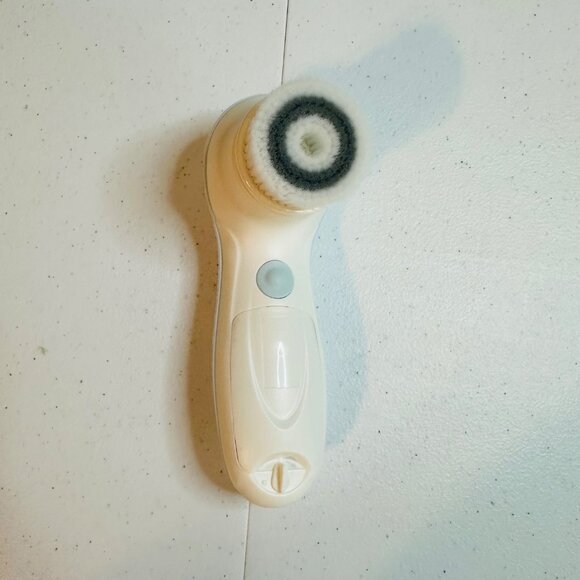 Vanity Planet Body and Facial Cleansing Brush Kit 3 Interchangeable Brushes - Picture 9 of 14